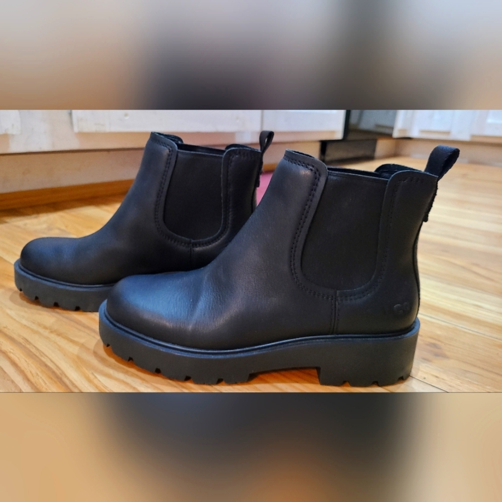 Ugg Ankle Boots Black, size 8.5